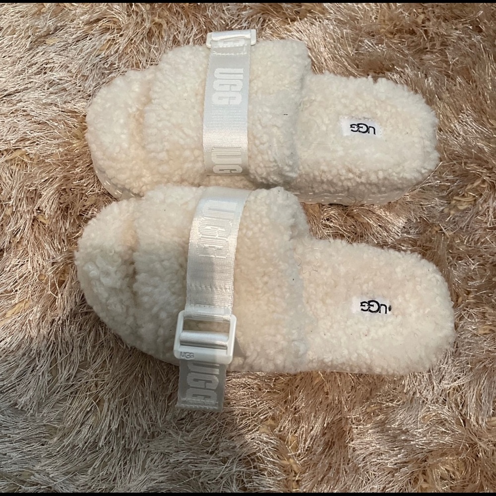 UGG Slides (Size 7 in Women)